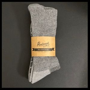 NEW PEMBROOK NON-SKID 2-PACK CREW SOCKS